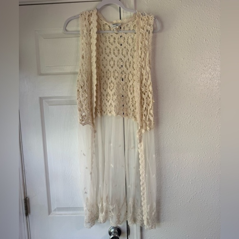 Jody California Cream/Offwhite Lace Sleeveless Cardigan/Vest